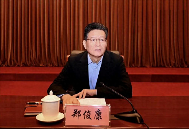 郑俊康长期深耕于柳州官场,历任柳州市柳南区委副书记,区长,鱼峰区委