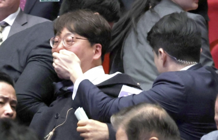 五一出行大军刷屏！错峰，电车，景区全是㇏反套路大坑