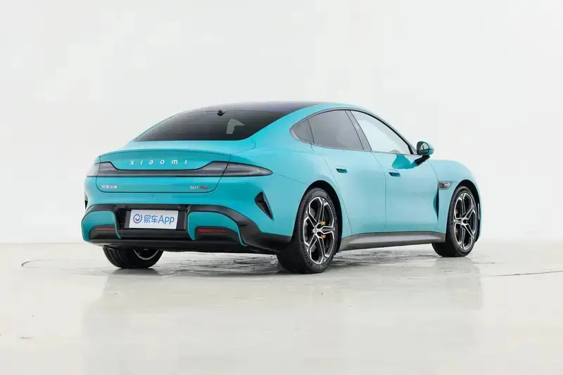 小米su7最新官图发布 尾标字体变小/可选装碳纤维后视镜-新浪汽车