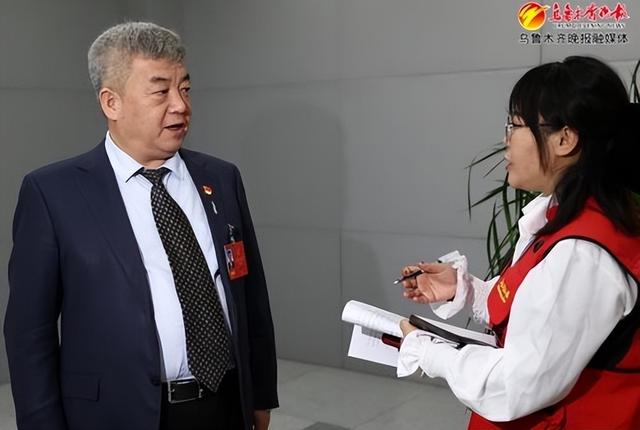 王进接受采访.记者石磊摄