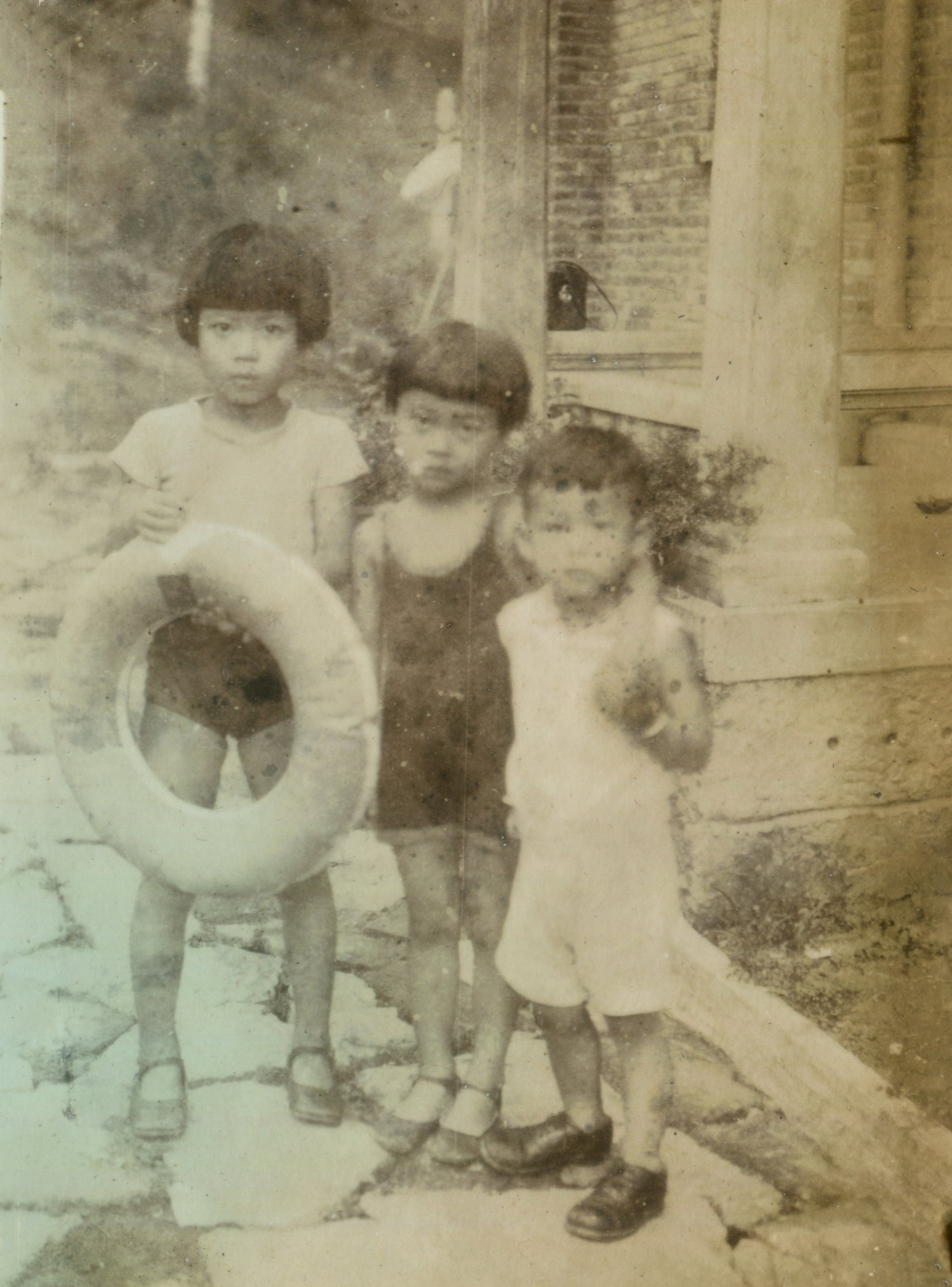 1935-1936,姐弟三人合影