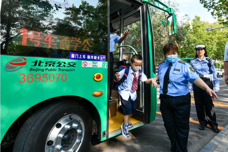 北京超九成受访家庭支持设立通学公交|公交_新浪财经_新浪网