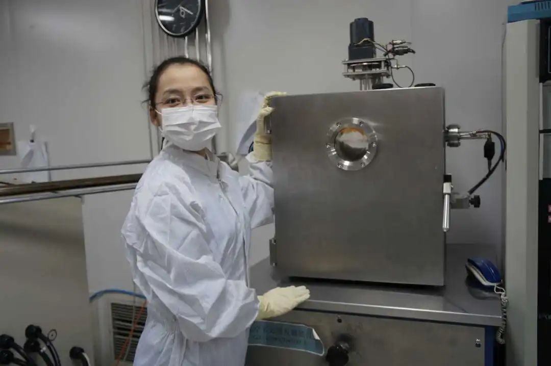 马冬昕在实验室