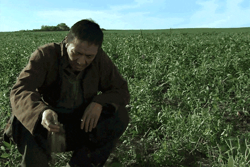 过去的东北人“闯关东”如今的东北人从关东往回闯。（图/《闯关东》）