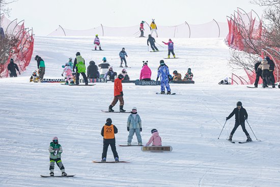 爱游戏- 爱游戏体育- AYX爱游戏体育官方网站“到张家口滑雪去”成为游客时尚选择
