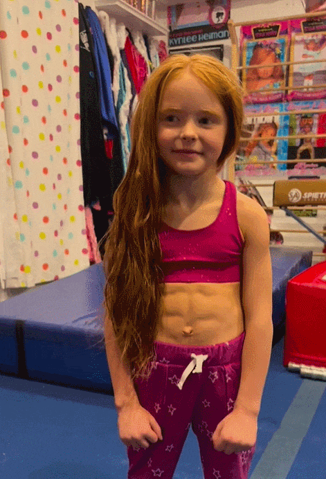 美国女孩7岁练出六块腹肌,健美身材看呆网友:又是来凑数的一天