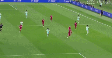 开场第6分钟，韦世豪就威胁了对手球门。