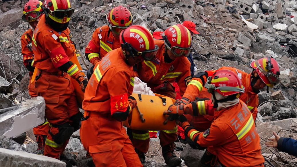 专家分析云南镇雄山体滑坡初步成因:层状碎裂结构岩体是主要内因_新浪