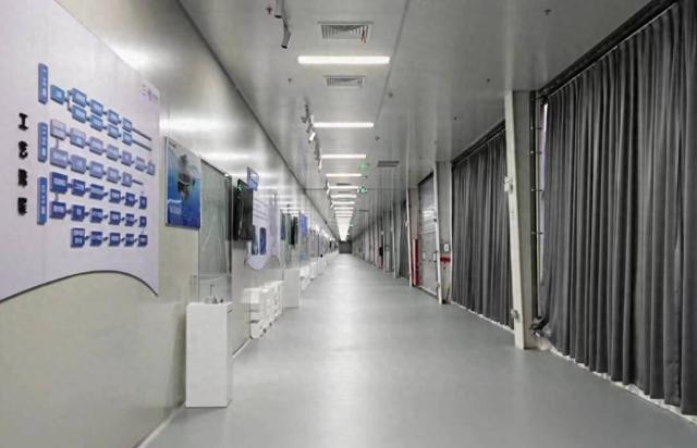 鹰潭耀宁新能源科技有限公司参观通道.新华社记者 余贤红 摄