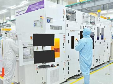 　　2023年4月，华海清科全新一代12英寸超精密晶圆减薄机量产机台出机，发往集成电路龙头企业。