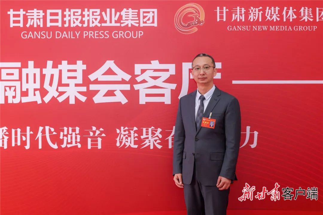 &nbsp; &nbsp; &nbsp; &nbsp;省政协委员,天水市副市长董小平.