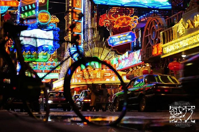 成为"互联网显学",是王家卫的飞升还是下坠?_新浪财经_新浪网