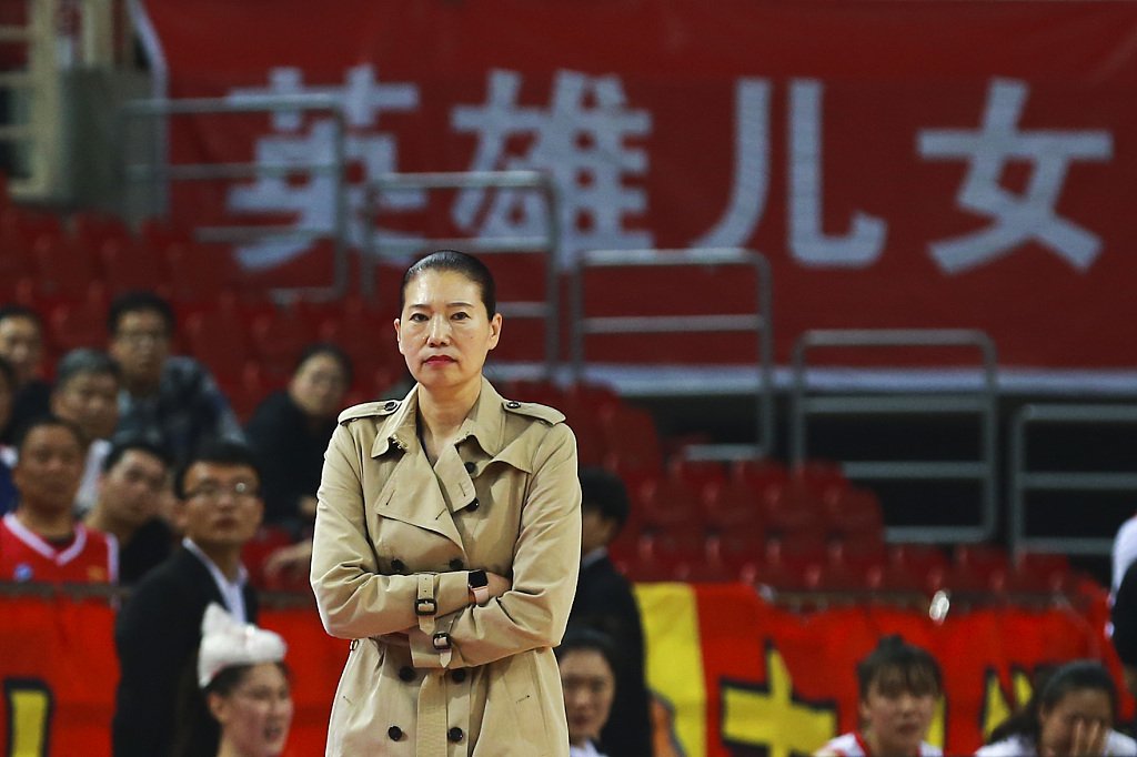 专访|上海女篮主帅展淑萍,她是教练,设计师,更是一位母亲_新浪财经