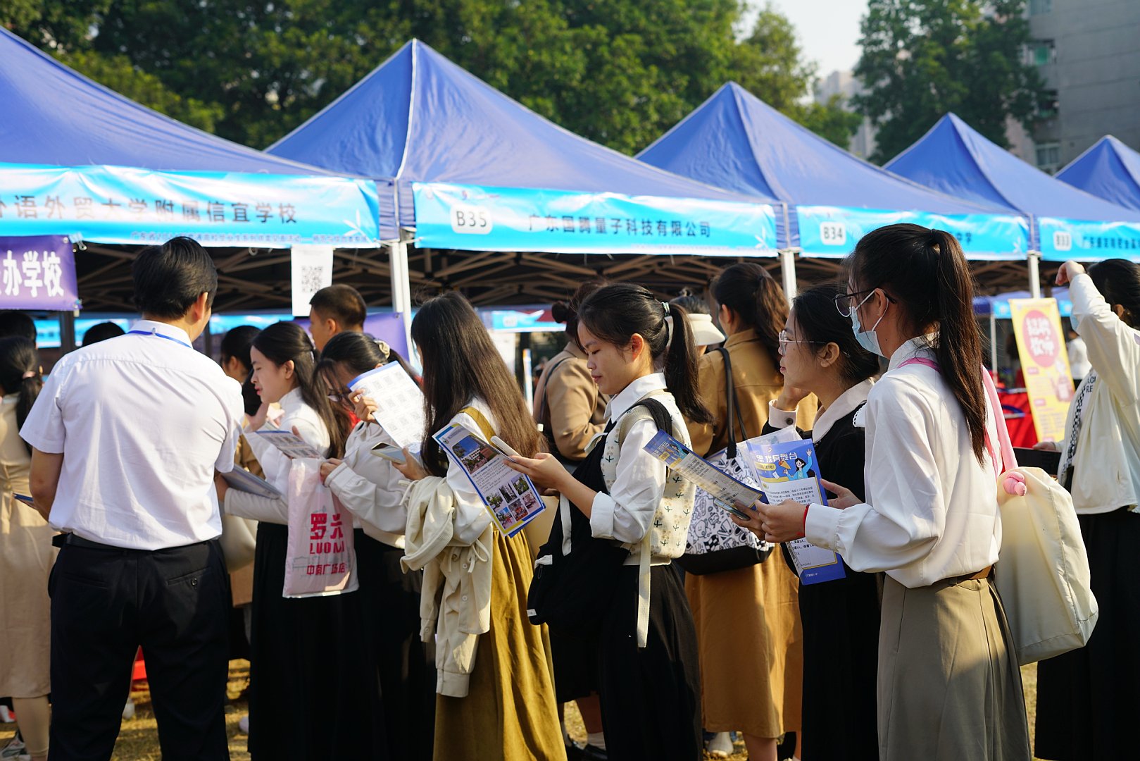 广东2024就业目标:城镇新增就业110万人以上|新增就业|城镇|数字人_新浪新闻