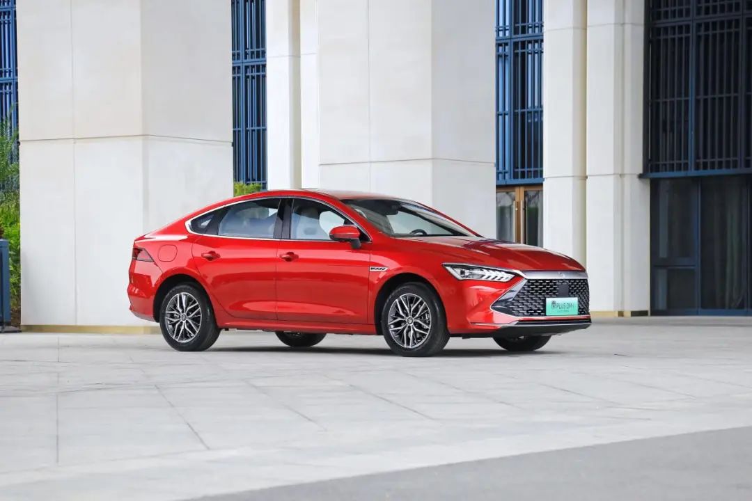 A级强强对决，性价比拉满，1公里不到1毛，怎么选？