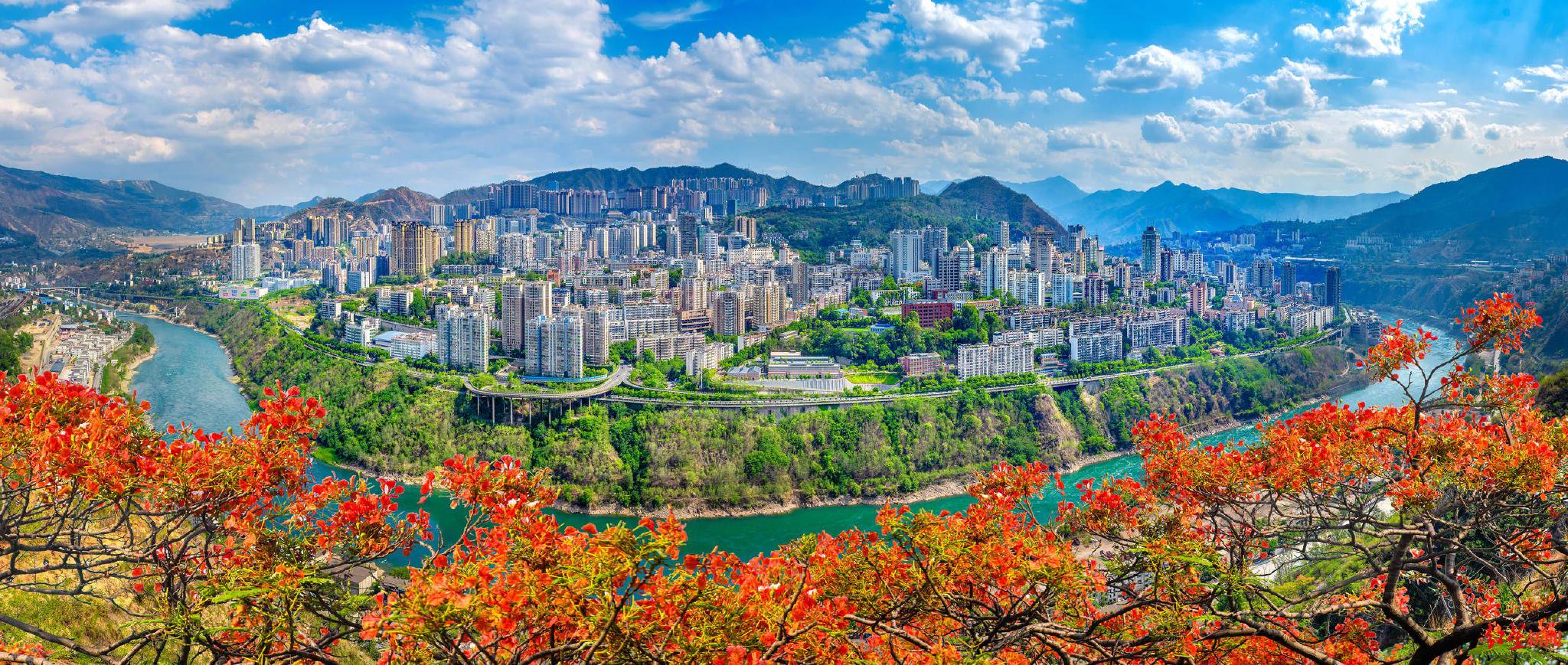 攀枝花城市全景 王东摄