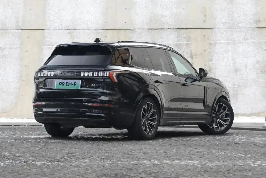 2.0T+8AT，5座/7座可选，加92号汽油，5米大块头22万起，隐藏好车