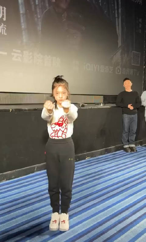 热血首映,杨恩又展现江湖新势力!_新浪新闻