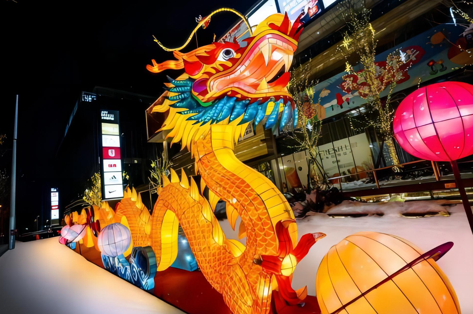 20米长巨龙花灯在这里！丰台新春灯光秀点亮