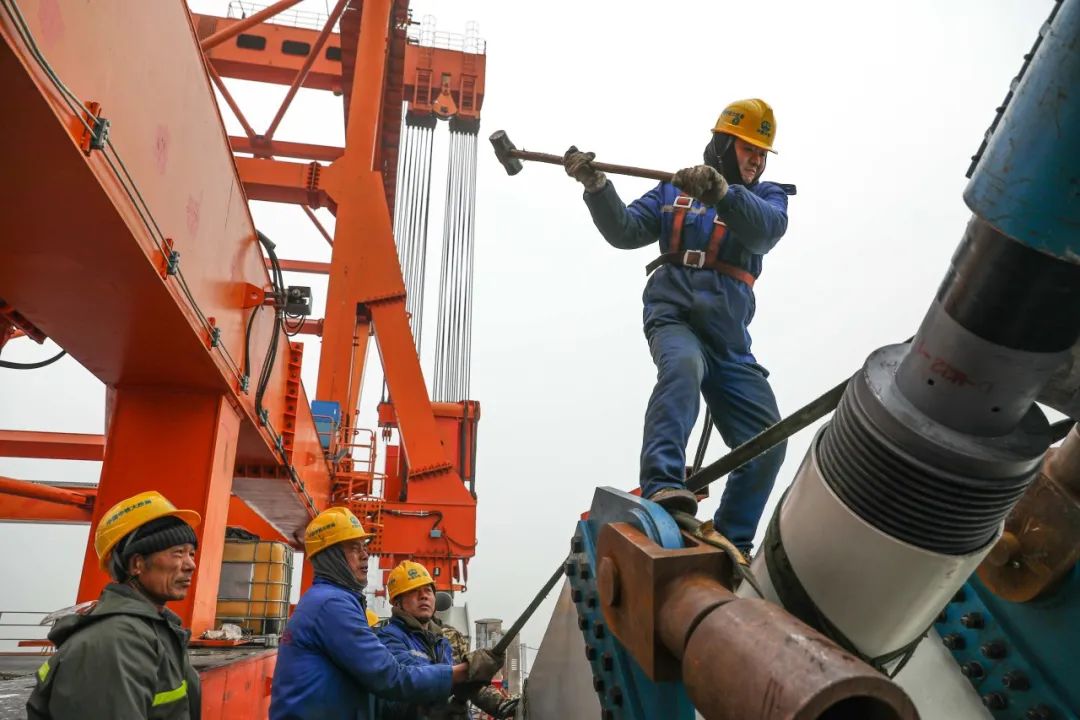 中国基建工人图片