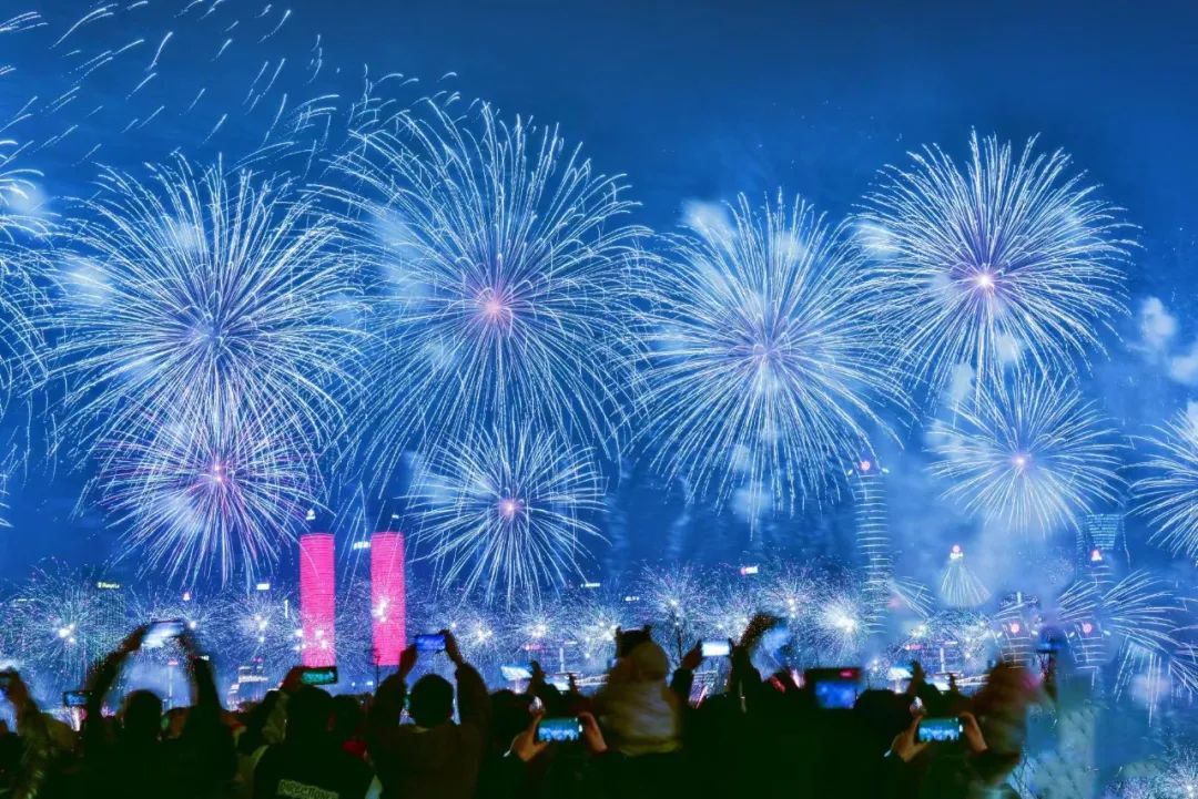 南昌"流光华彩庆佳节 欣逢盛世启新程"迎春烟花晚会&nbsp;图源