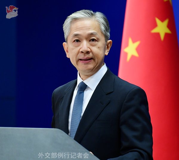 金融小子44亿买首富命根子，三步截胡两大巨头，影院帝国换新主
