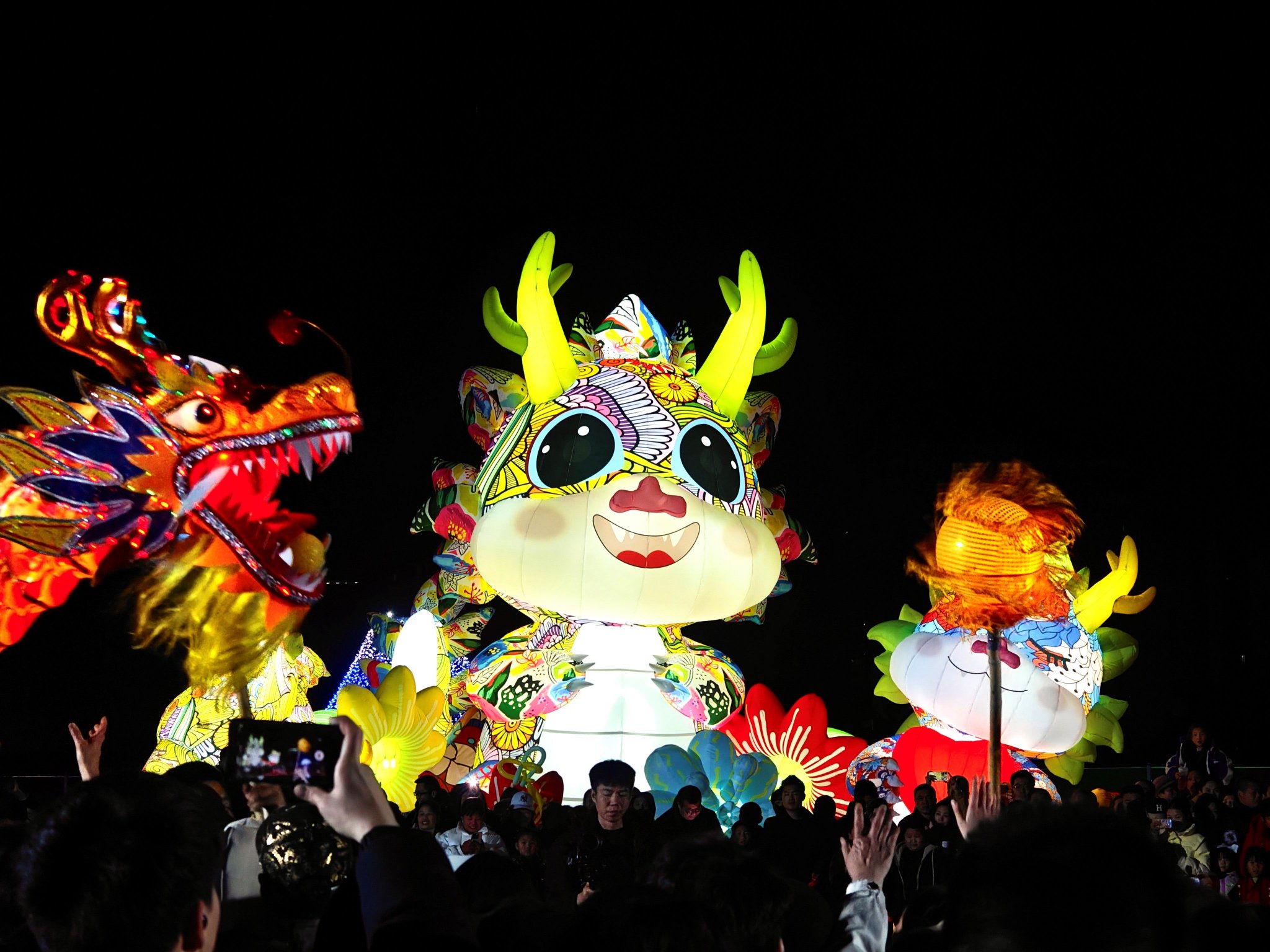 成都东部新区龙马湖公园新春游园灯会亮灯