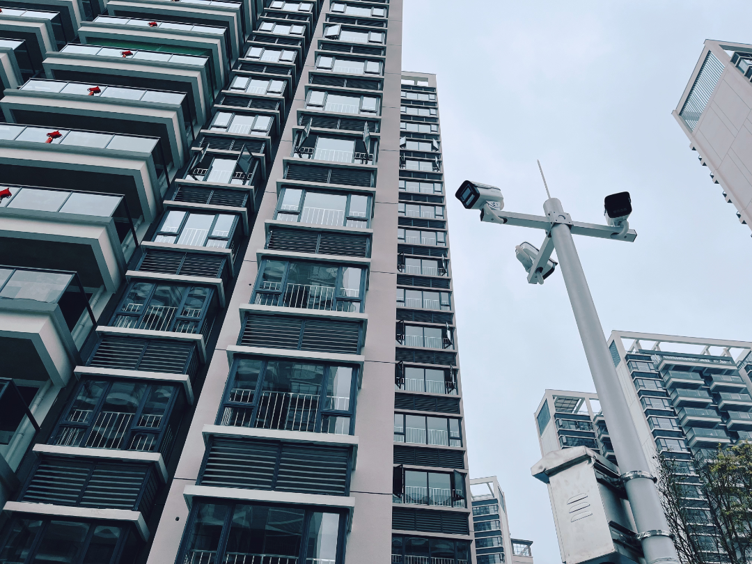 小区内的安防系统24小时监控