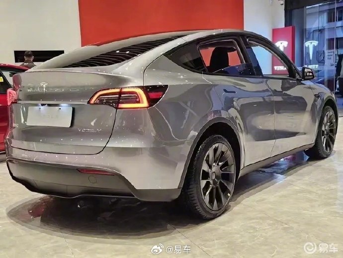 特斯拉modely快银车漆实车图搭载辅助驾驶硬件hw40
