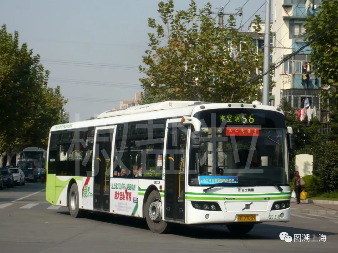 56路swb6120v4le(s2g)型客车,龙州路罗秀路(李凯 摄)