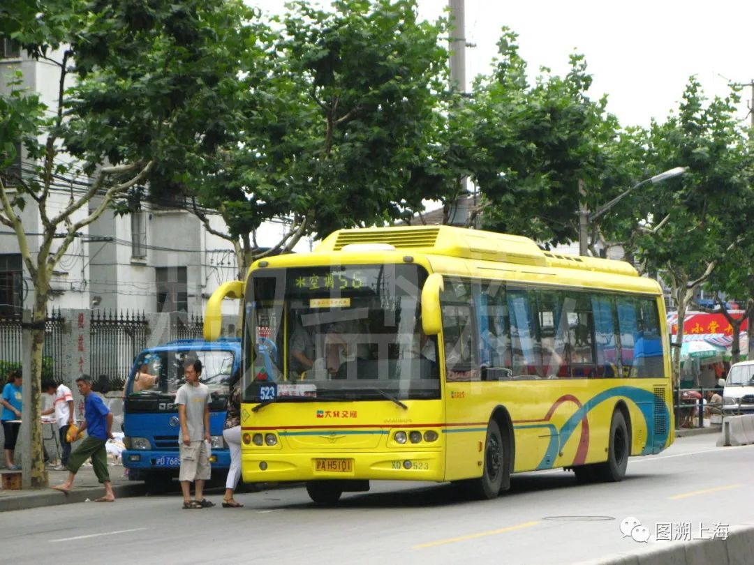 56路swb6115q-3(kq)型客车,罗秀路(魏家钧 摄)
