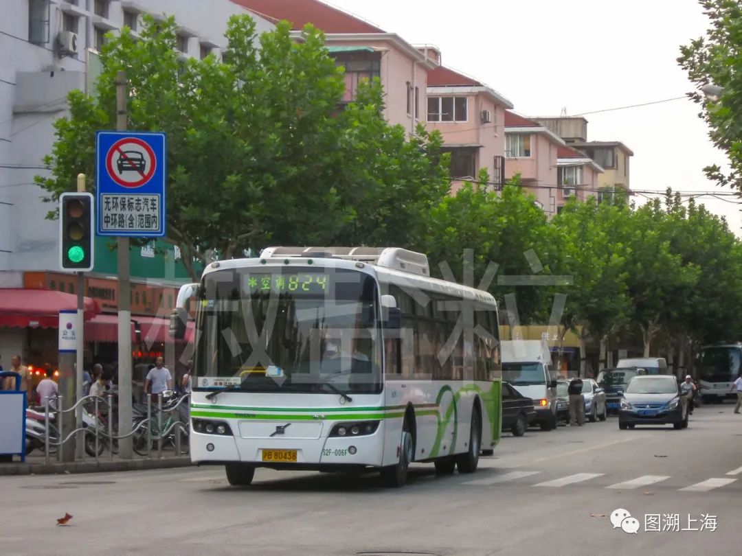 824路swb6120v4(s2f)型客车,龙川路(贺佳伟 摄)