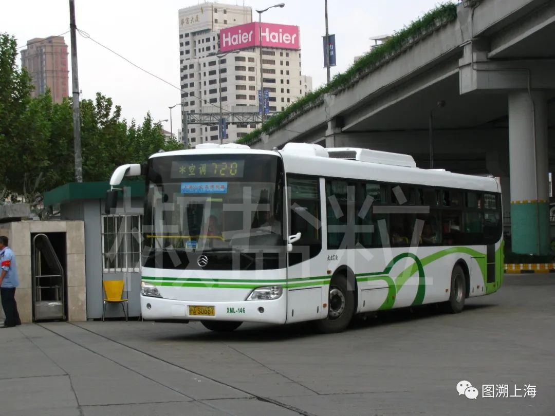 型客车,上海体育馆@漕溪路(贺佳伟 摄)720路swb6120v4le(s2g)型客车