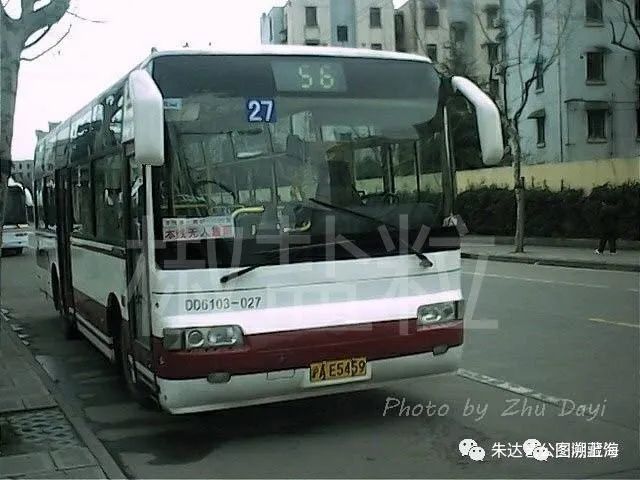 56路dd6103hsc型客车,凌云路(朱达艺 摄)