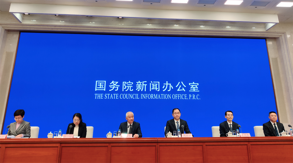 只想和你睡 1V1H 完整版全网首发，独家揭秘剧情走向与角色互动细节，三小时高清无删减全收录，二百万粉丝期待已久的终极版本。