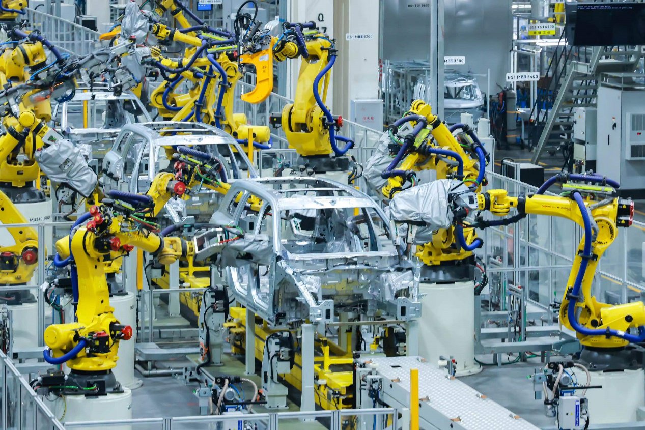 赛力斯超级工厂建成投用m9首批车主交付活动开启