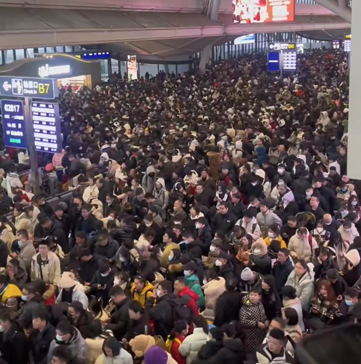 2月4日武汉站候车室&nbsp; &nbsp; 图片来源:乘客供图