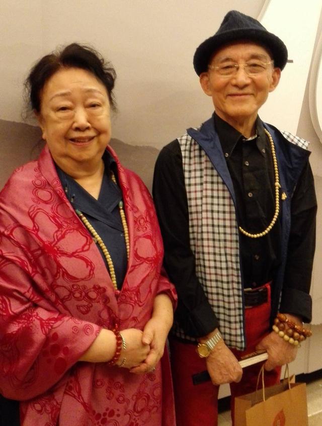 游本昌和老伴游本昌遇到的一次重大人生危机是妻子杨慧华罹患癌症,施