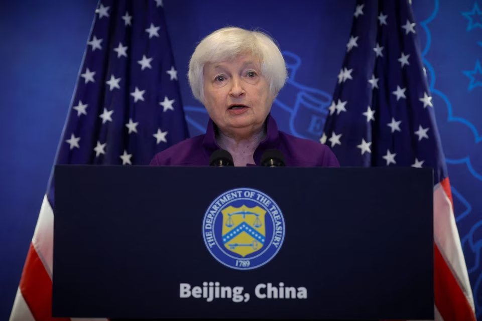 要不咱们小酌一杯？特朗普为了查尔斯三世取消威士忌关税