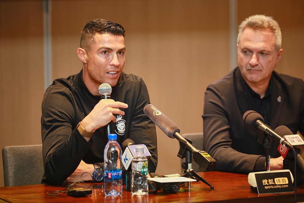 c罗在发布会上道歉.