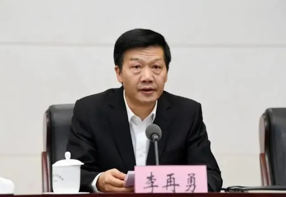 检察机关起诉指控:被告人李再勇利用担任贵州省遵义市红花岗区委书记