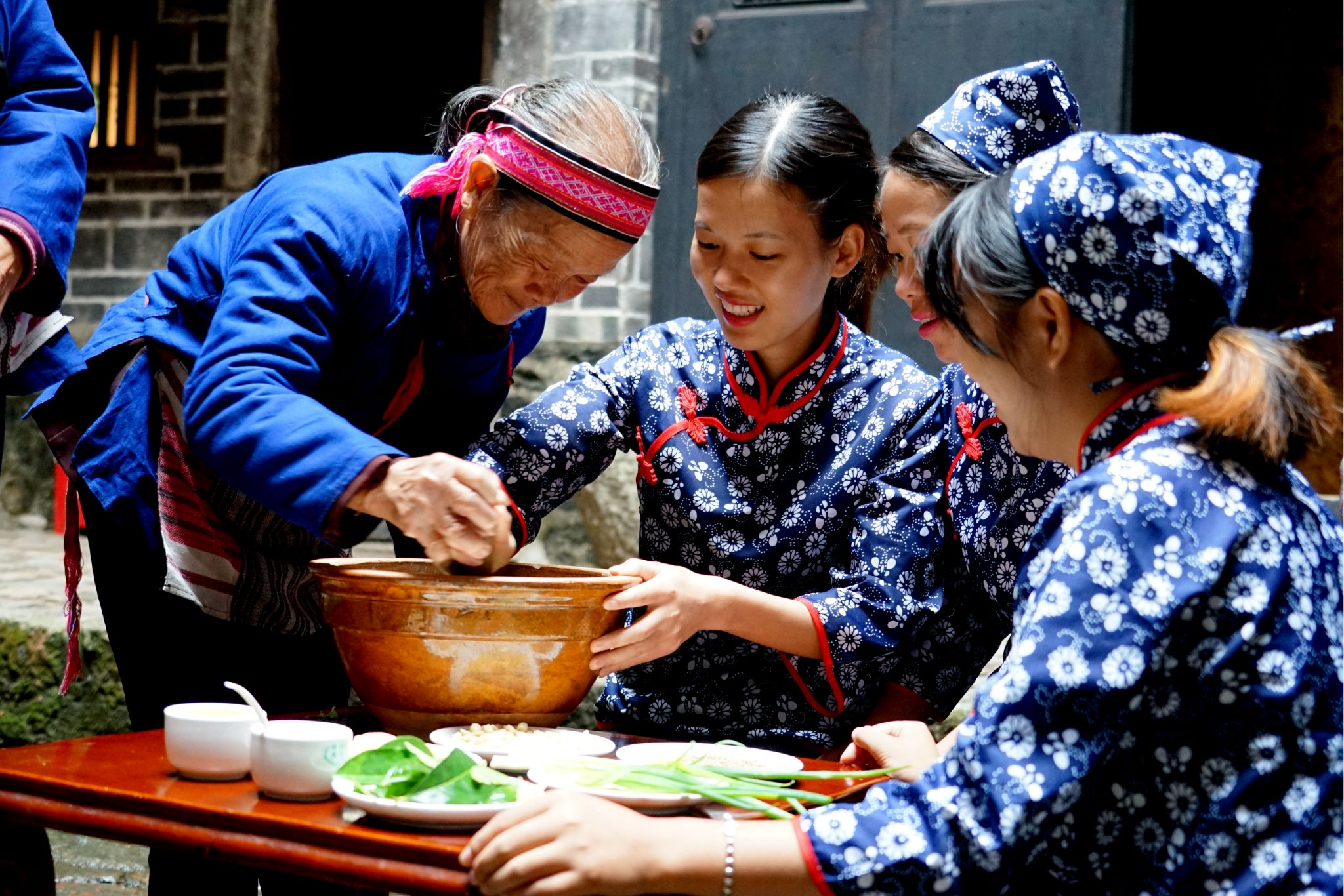 锦绣中国年丨赣南客家擂茶:擂杵转出茶飘香|王敏_新浪财经_新浪网