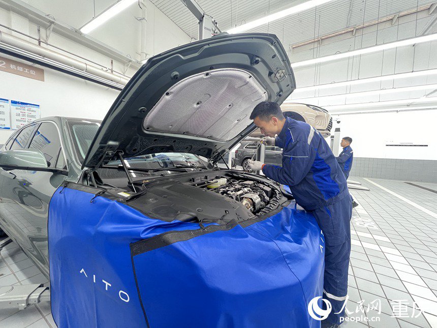 2月3日,23点30分,张甲震所在的新能源汽车机电维修车