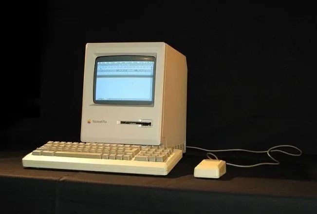 苹果还推出了内存更大的macintosh系列台式机,powerbook系列笔记本