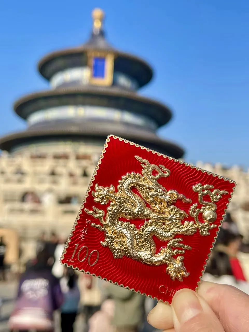 天坛公园文创产品龙行大运冰箱贴.新京报记者 薛珺 摄