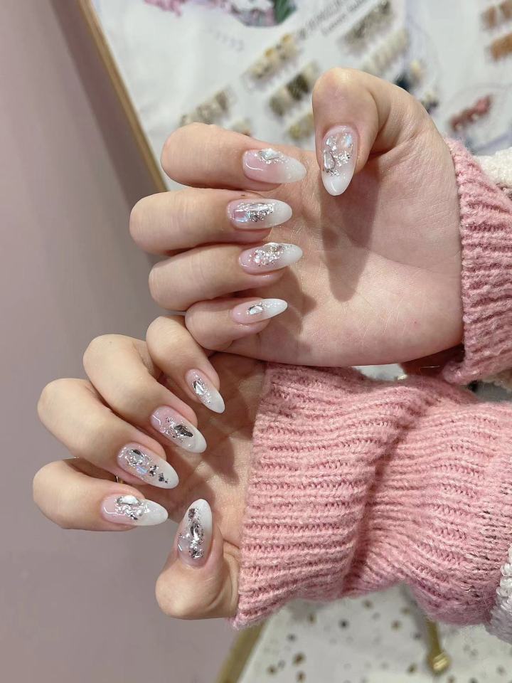 i-nail店里的美甲款式 受访者供图