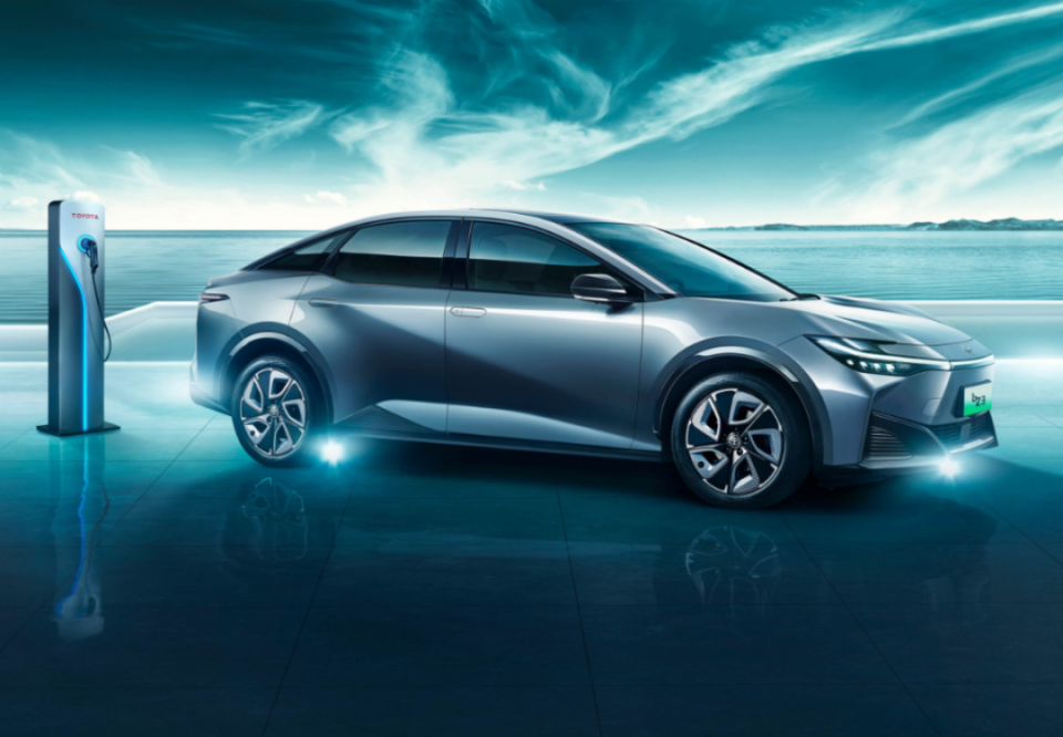 丰田bz:纯电时代的"更优解"-新浪汽车