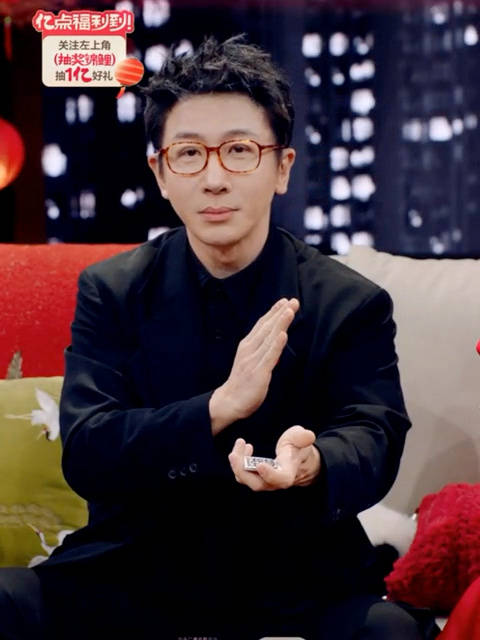 哈哈哈哈哈刘谦变魔术忘了步骤别笑死我……|刘谦|魔术_新浪新闻