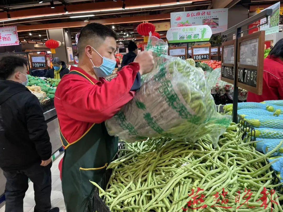 北国超市怀特店果蔬部门理货员郭素伟