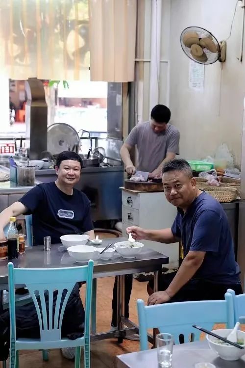 从小少油少盐,但陈晓卿却更偏爱脂肪类美食.(图/受访者供图)